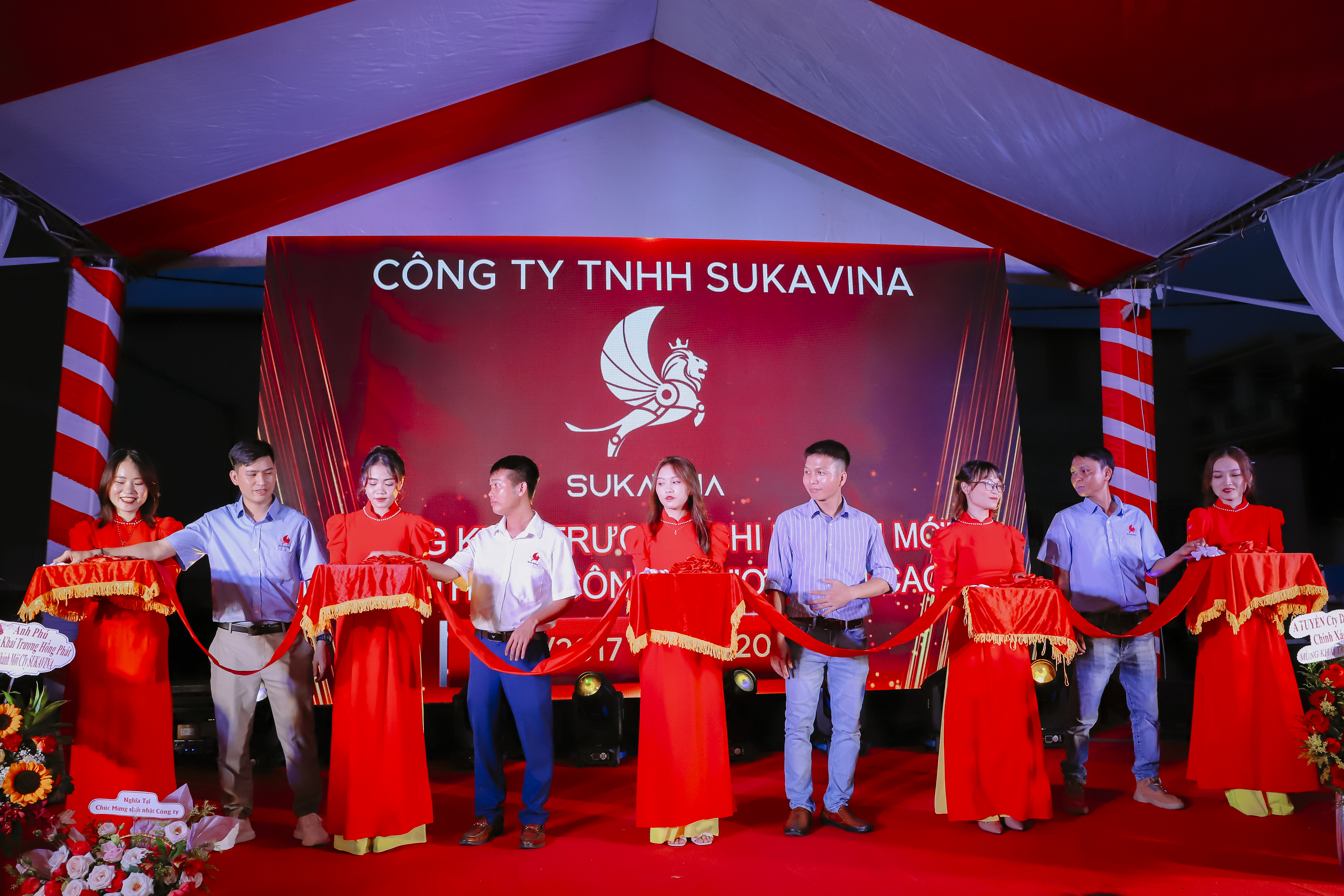 sukavina-tung-bung-khai-truong-chi-nhanh-moi-chang-duong-6-nam-vuon-minh (6).jpg (5.35 MB)